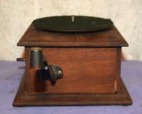a second thumbnail of Canadian Berliner Gramophone