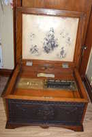 a second thumbnail of Regina music box, Style 9