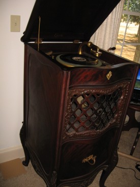Louis XV Diamond Disc phonograph