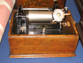 Edison Standard Phonograph, Model A two clip