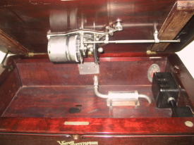 Auxetophone motor
